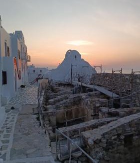 Little Venice Apartment | Casa Paraportiani View Mykonos Town House