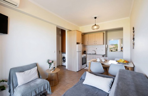 Lefkada Town Apartment | Casa Vardani 2 Modern Central Apartment