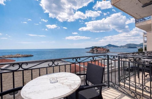 Sveti Stefan Apartment | Casa Viktoria