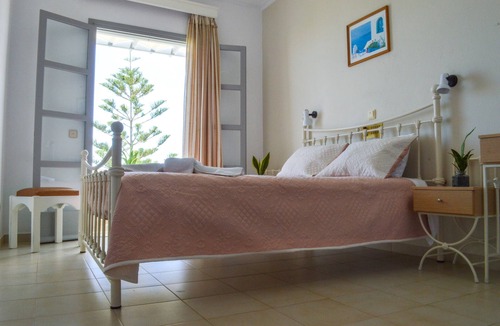 Kamari Hotel | Castro Hotel