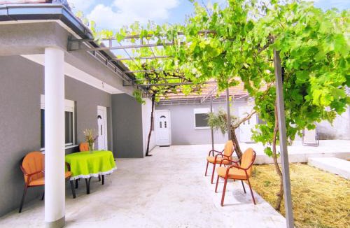 Karuc House | Celtis Shade House