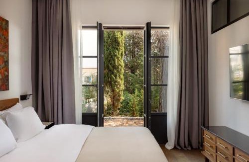 Radovici Hotel | Centrale Lustica Bay by Angsana