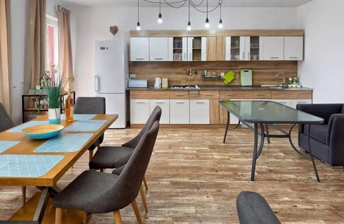 Utjeha Apartment | Ceres Apartments - One-Bedroom Premier Apartment