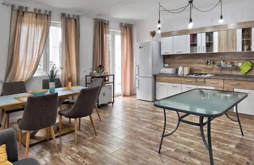 Utjeha Apartment | Ceres Apartments - One-Bedroom Premier Apartment
