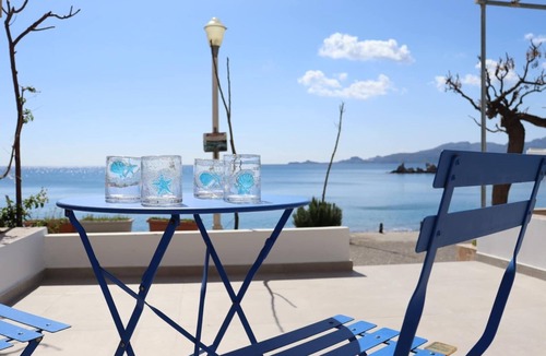 Haraki Apartment | Charaki Escape Chic Studio with Seafront Patio