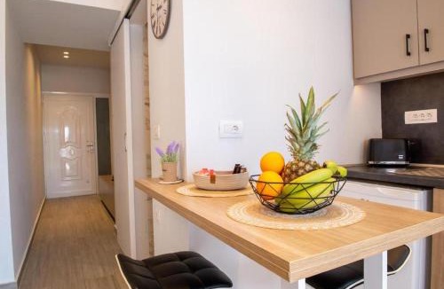 Petaloudes Apartment | Charavgi Apartment 1