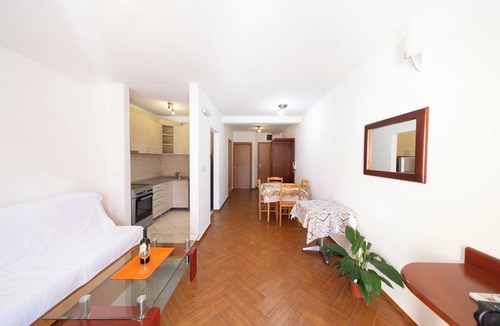 Budva Apartment | Charming 1-bedroom apartment - Walking Distance to the Beach No. 1