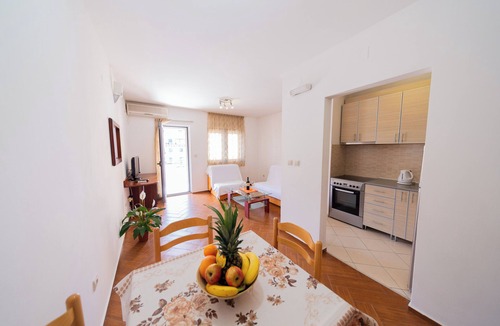 Budva Apartment | Charming 1-bedroom apartment - Walking Distance to the Beach No. 1