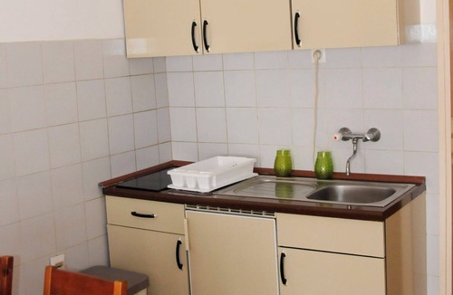Bijeli do Apartment | Charming 1-bedroom Apartment w/Balcony and Sea Vicinity in Budva