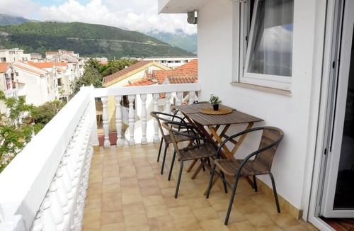 Bijeli do Apartment | Charming 1-bedroom Apartment w/Balcony and Sea Vicinity in Budva
