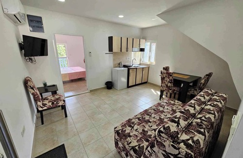 Budva Apartment | Charming 1-bedroom apartment in enchanting Budva with WiFi, AC