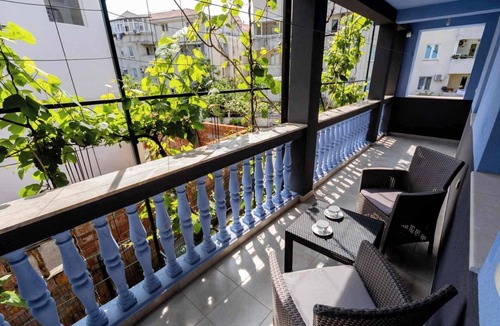 Budva Apartment | Charming 1-bedroom apartment in enchanting Budva with WiFi, AC