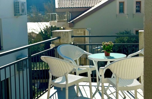 Kotor Apartment | Charming 2-bedroom apartment with WiFi, parking and AC in delightful Dobrota