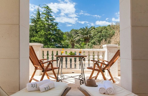 Grahovo Apartment | Charming 2 bedroom apartment 50 m from the beach