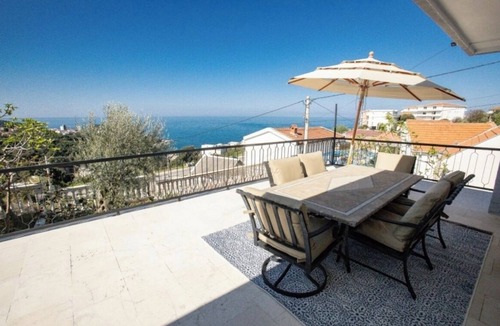 Montenegro Coast House | Charming 2-bedroom house in ocean views in Utjeha