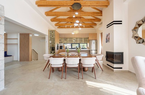 Bratesici Villa | Charming 5-bedroom Villa w/Pool in Peaceful Scenary