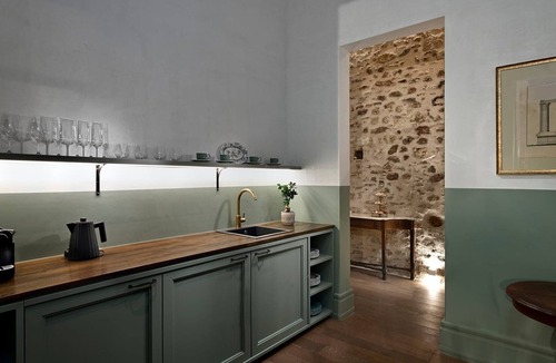 Athens City Centre Villa | Charming Athens Apartment | 1 Bedroom Suite | Apartment Grandeeney | Athinaidos