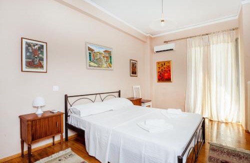 Zavlani Apartment | Charming & Authentic Gem - Walk to Port & Shops!