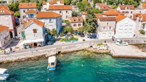 Perast House | Charming Bohemian house in Perast