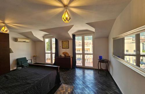 Maini Apartment | Charming Central Flat - Balcony with Mountain View, Near Beach