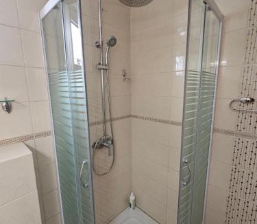 Maini Apartment | Charming Central Flat - Balcony with Mountain View, Near Beach