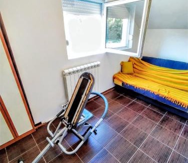 Vrbanje Ski Chalet | Charming chalet in Herceg Novi with fenced garden