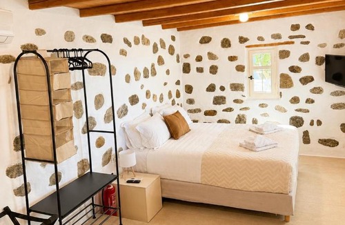 Mykonos Town Apartment | Charming cottage 15 minute walk from Mykonos Town & Airport