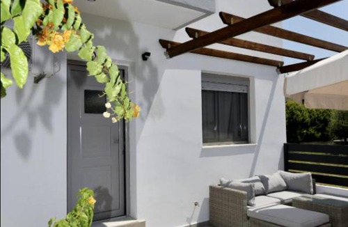 Ialyssos Apartment | Charming Greek-Style Guest House