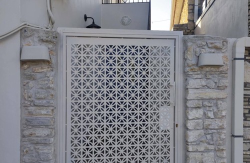 Mitilinii Apartment | Charming renovated apartment with kitchen and garden in lovely ΜΥΤΗΛΙΝΙΟΙ withAC