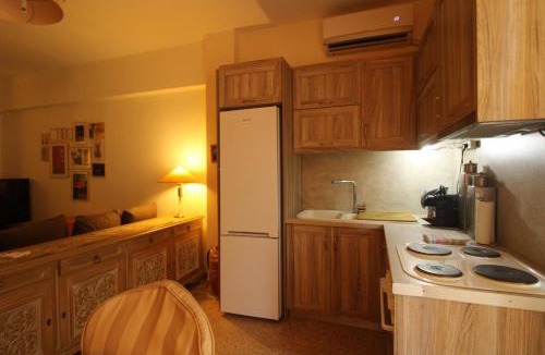 Oropos Apartment | Charming Seaside Flat