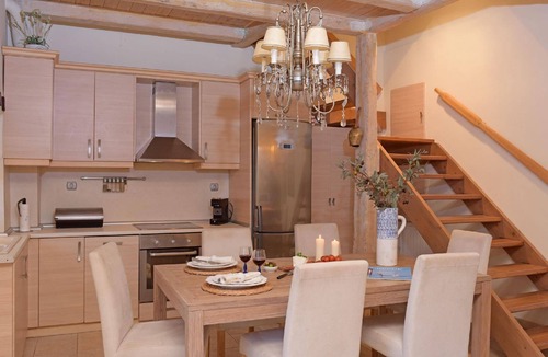 Dafnata House | Charming stone house in Agios Matheos