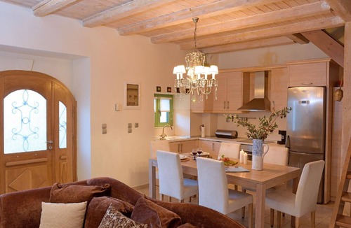 Dafnata House | Charming stone house in Agios Matheos