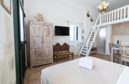 Zefiria Apartment | Charming Traditional Cycladic Studio in Zefyria