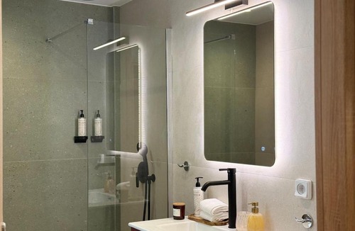 Kypseli Apartment | Chic Stay next to Agiou Georgiou square