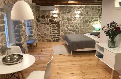 Kotor Old Town Apartment | Chic & Stylish with Seaview-Terrace - Kotor Indah