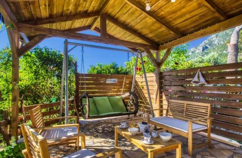 Agios Matthaios Apartment | Christinas lofts