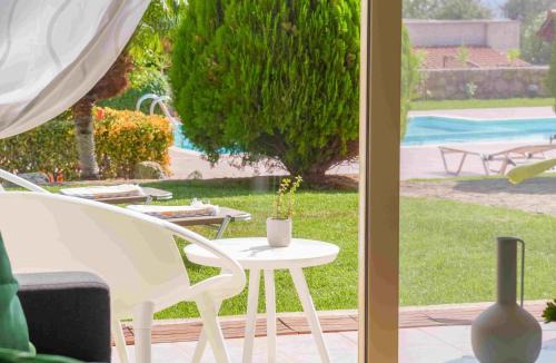 Sternes Apartment | Cisterna Apartment - Shared Pool