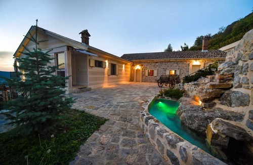 Seoca Villa | Classic Estate Villa