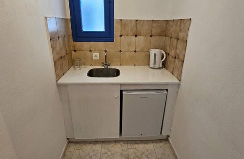 Perissa Apartment | Classic Quadruple Room 2 with Balcony and Air Conditioning