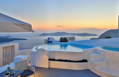 Kamari Villa | Cloud 9
