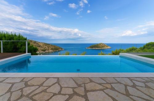 Elation Villa | Coastal Paradise Found - Komis' Private Pool Retreat