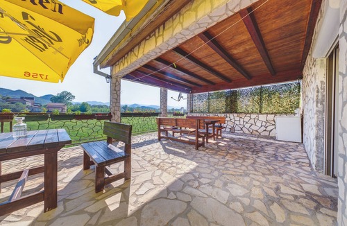 Dodosi House | Comfortable Holiday Home with Garden near Lake