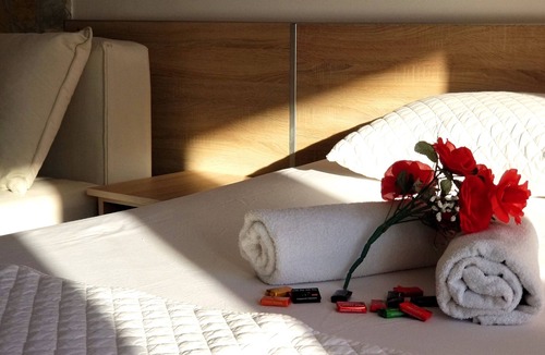 Gjerana Hotel | Comfortable room by the swimming pool