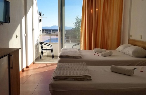 Gjerana Hotel | Comfy family with double bed + 2 single beds - sea view balcony