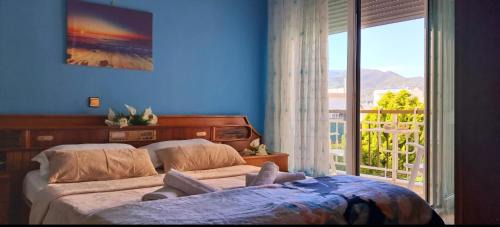 Nea Karvali House | Compass