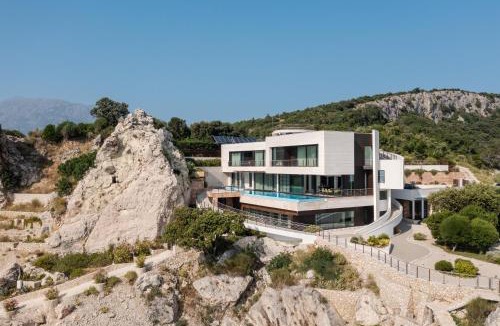 Montenegro Coast Apartment | CONTiNUUM