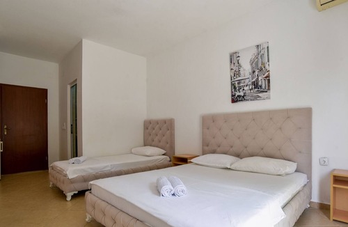 Gjerana Apartment | Convenient Flat w Garden and Balcony in Ulcinj