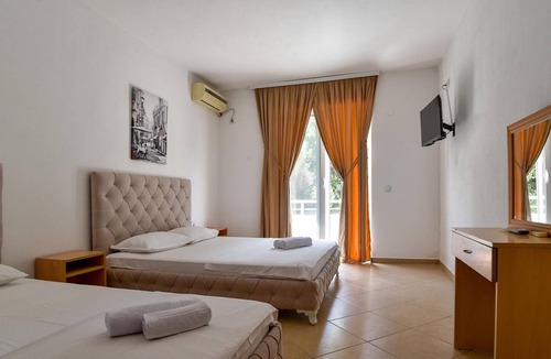 Gjerana Apartment | Convenient Flat w Garden and Balcony in Ulcinj