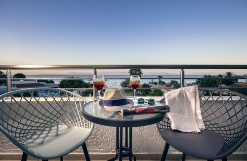 Messonghi Hotel | Cooee Albatros