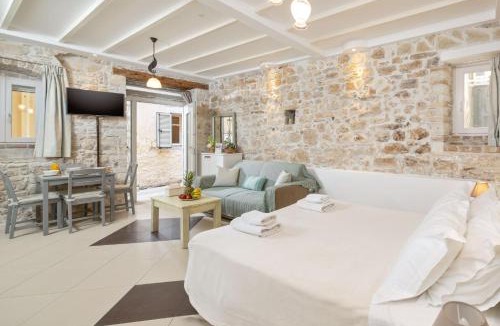 Old Town Apartment | Corfu Breeze Liston Apartments